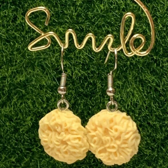 Noodle Earring, Ramen Earring, Funny Food Earring, Silly Earring, Gift Idea - Picture 4 of 6